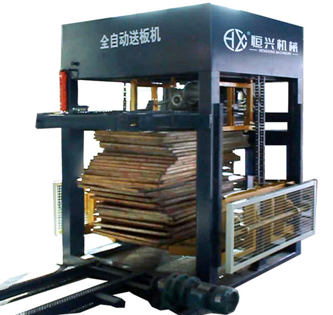 自動上(shang)闆機 供闆機