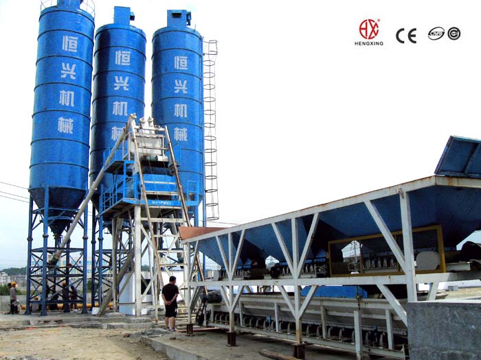 快(kuai)裝式(提(tí)鬥式)混(hùn)凝土攪(jiǎo)拌設備(bèi)