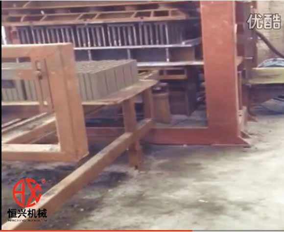 六孔(kǒng)磚機 恒興(xing)多孔磚液(yè)壓磚機