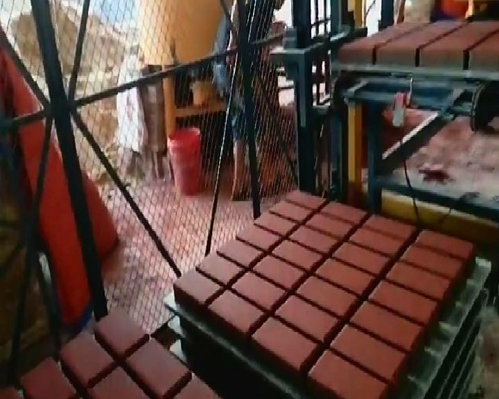 透水(shui)磚生産(chǎn)線- 恒興(xìng)透水磚(zhuān)機視頻(pin)