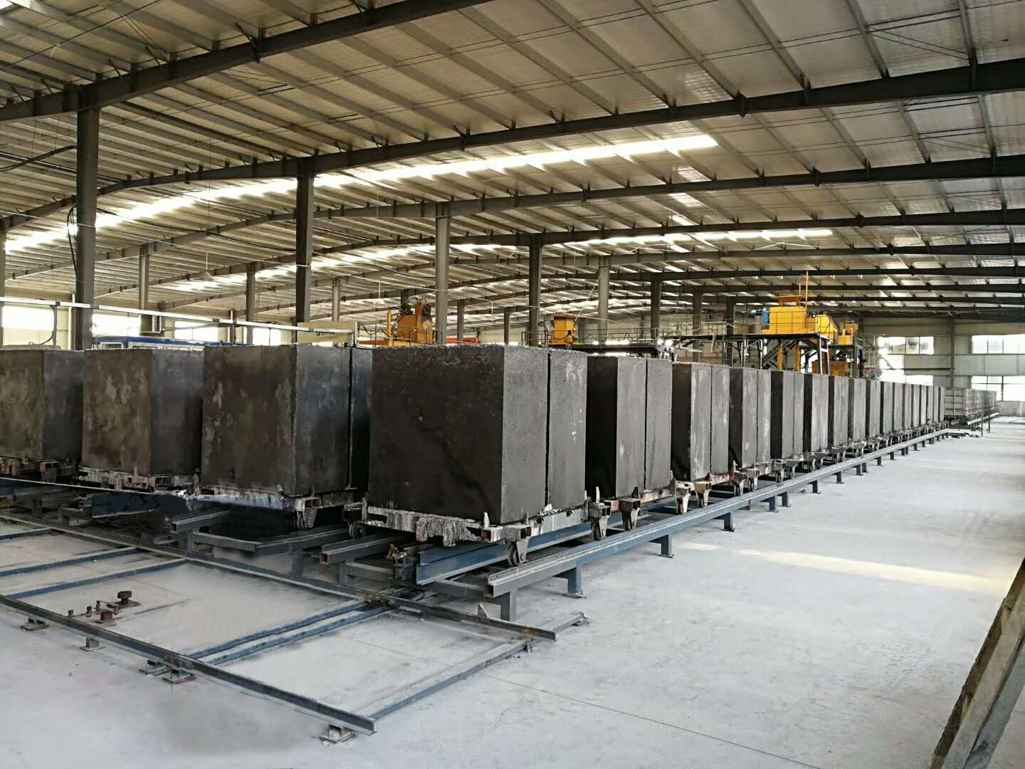 加(jiā)氣塊生産(chan)線設備  免(miǎn)蒸加氣磚(zhuān)設備